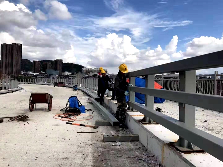 贵州道路护栏安装