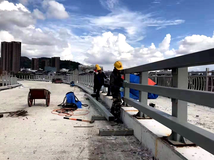 贵州道路护栏安装